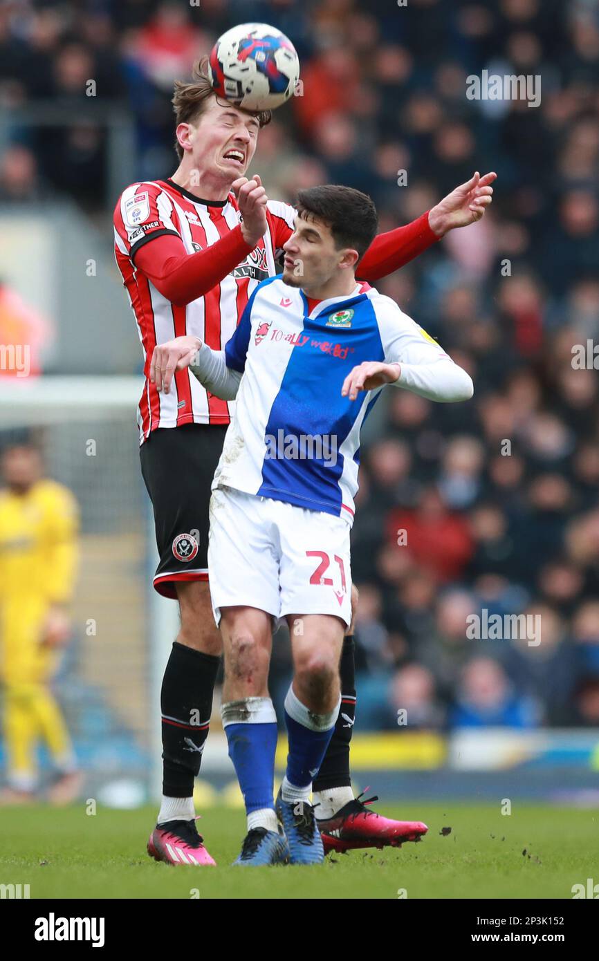 Blackburn, England, 4. März 2023. Sander Berge von Sheffield Utd und John Buckley von Blackburn Rover während des Sky Bet Championship-Spiels im Ewood Park, Blackburn. Das Bild sollte lauten: Simon Bellis/Sportimage Stockfoto