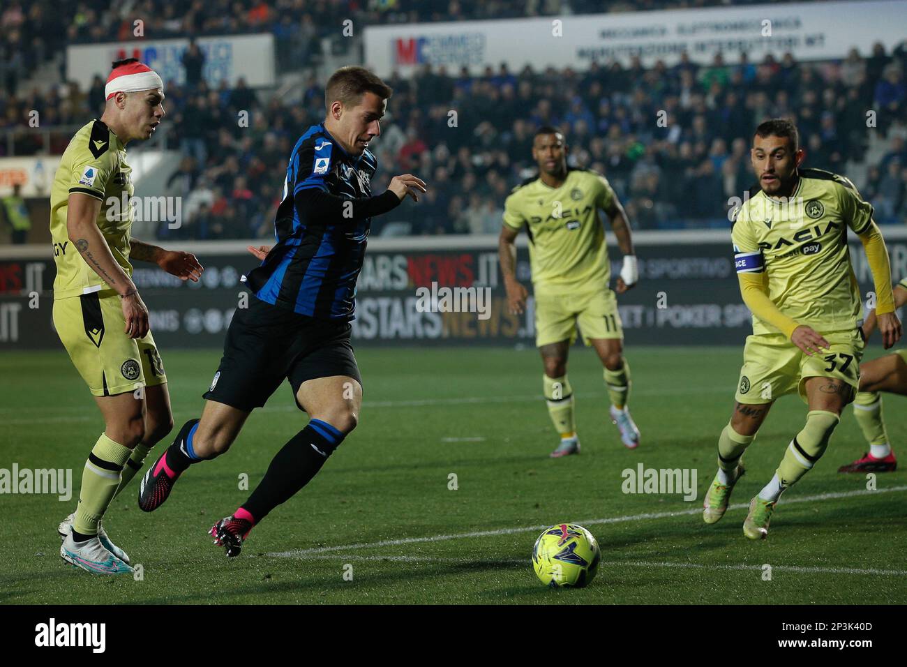 Bergamo, Italien. 4. März 2023. Italien, Bergamo, märz 04 2023: Mario Pasalic (Mittelfeldspieler Atalanta) greift während des Fußballspiels ATALANTA gegen UDINESE in der zweiten Halbzeit den Strafbereich an, Serie A Tim 2022-2023 day25 Gewiss Stadion (Kreditbild: © Fabrizio Andrea Bertani/Pacific Press via ZUMA Press Wire) NUR REDAKTIONELLE VERWENDUNG! Nicht für den kommerziellen GEBRAUCH! Stockfoto