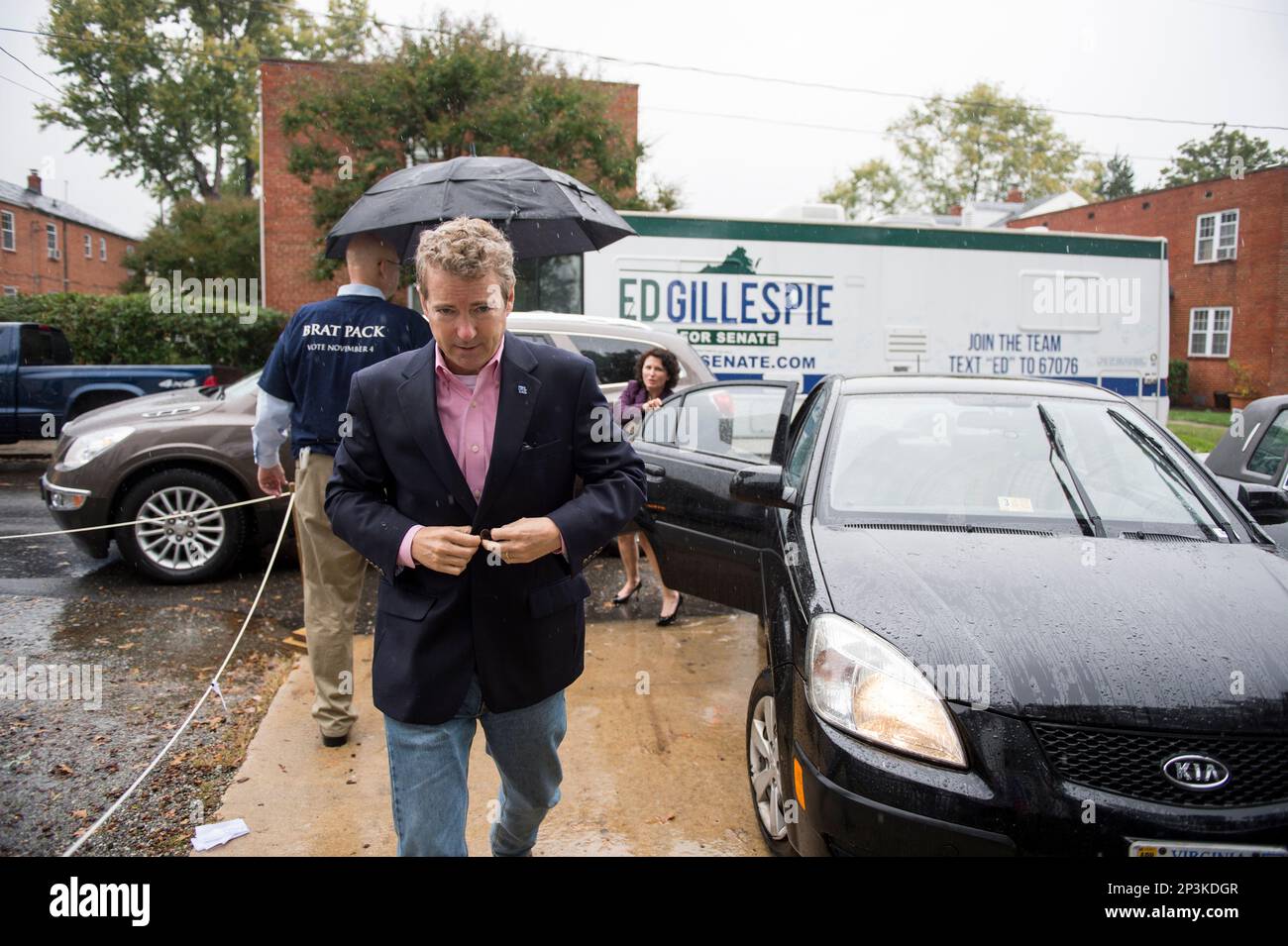 UNITED STATES - OCTOBER 15: Sen. Rand Paul, R-Ky., arrives for the campaign rally for Senate candidate Ed Gillespie and House candidate Dave Brat in Ashland, Va., on Wednesday, Oct. 15, 2014. (Photo By Bill Clark/CQ Roll Call) (CQ Roll Call via AP Images) Stockfoto