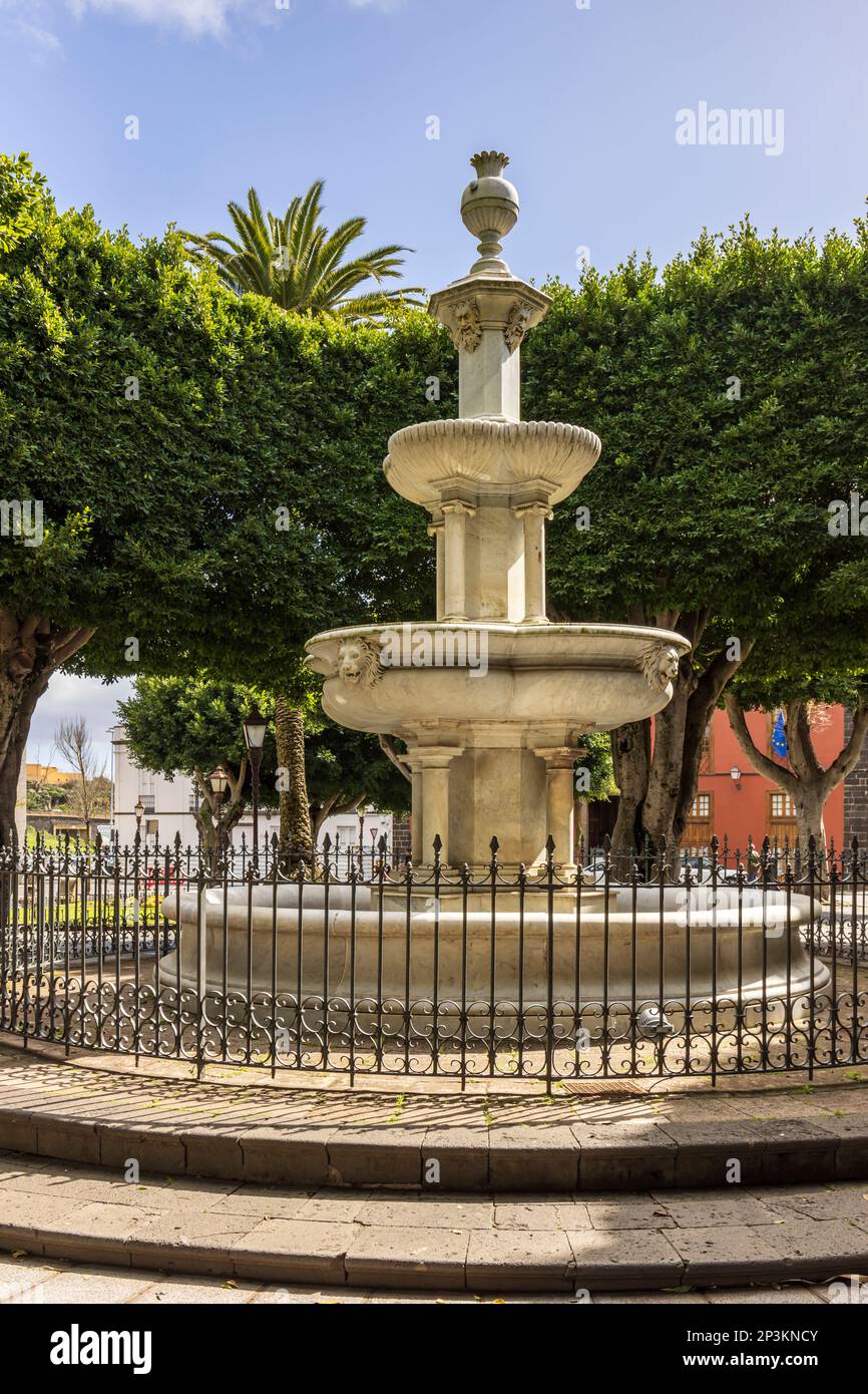 Steinwasserbrunnen auf dem Marktplatz Plaza del Adelantado, San Cristobal de la Laguna, Teneriffa, Kanarische Inseln Stockfoto