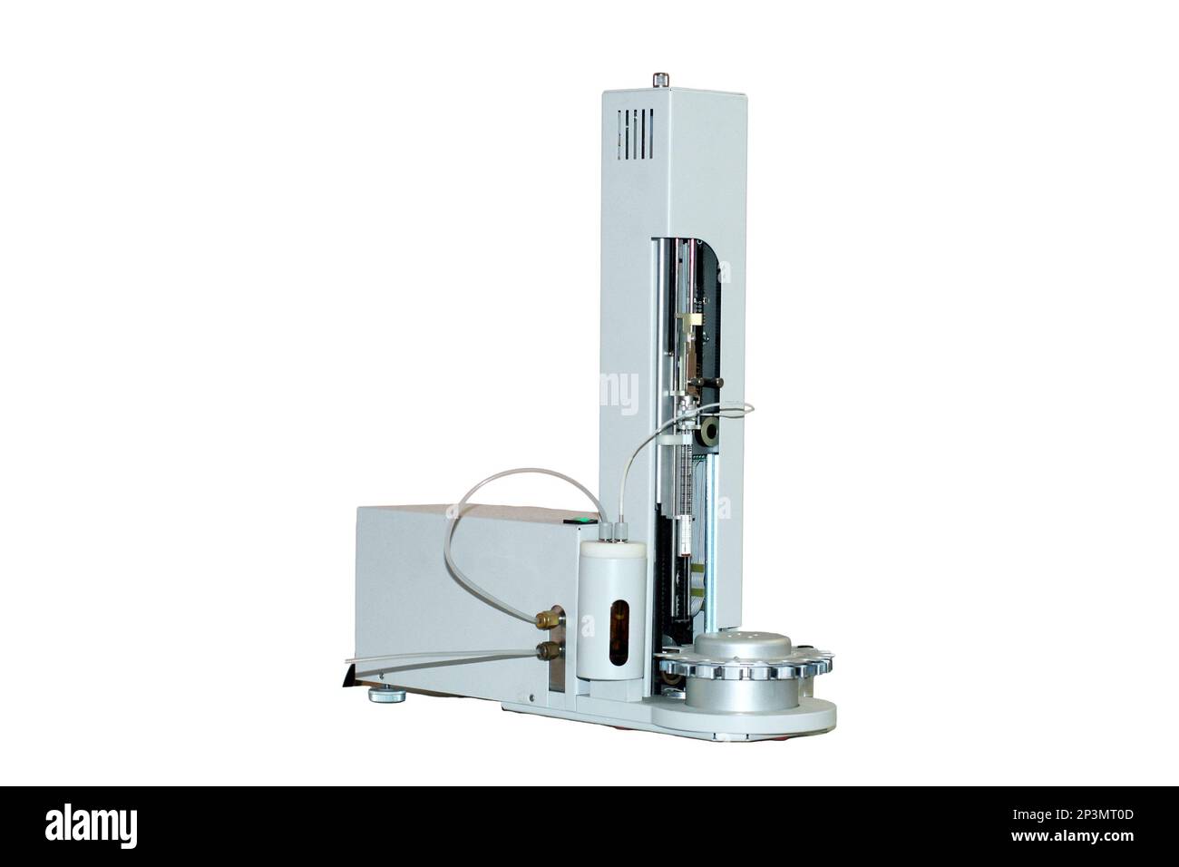 Ausrüstung für die Prüfung von Proben im Umweltlabor, isoliert auf weißem Hintergrund. Durchführung chemischer und biologischer Analysen, Bildtest Stockfoto