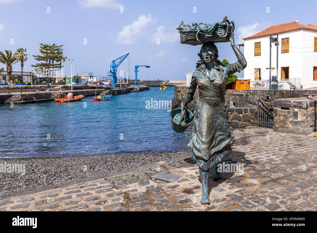 Skulptur der Fischfrau von Julio Nieto in Puerto de la Cruz, Teneriffa, Kanarische Inseln. Stockfoto