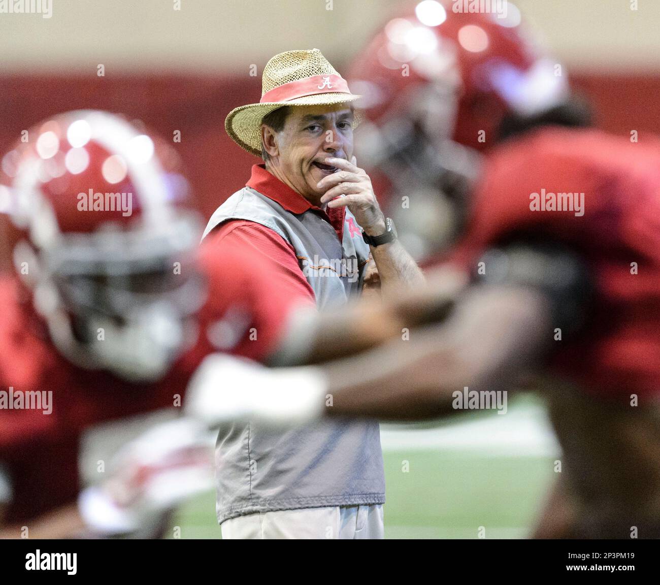 Alabama head coach Nick Saban watches drills during an Alabama NCAA college football practice, Tuesday, Dec. 16, 2014, at the Thomas-Drew Practice Facility in Tuscaloosa, Ala. (AP Photo/AL.com, Vasha Hunt) Stockfoto