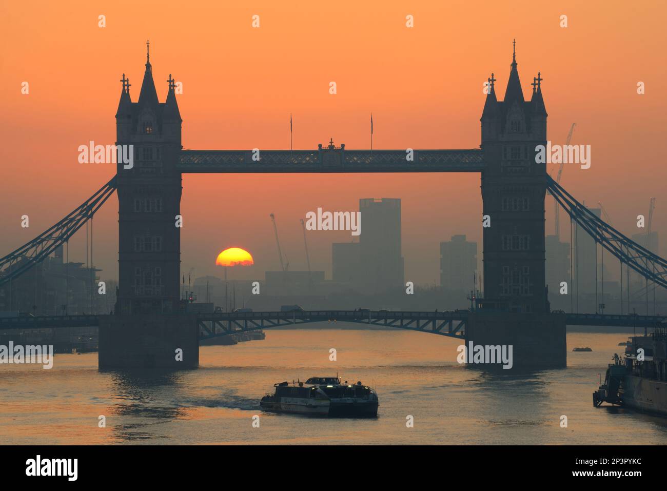 Tower Bridge bei Sonnenaufgang, London Stockfoto