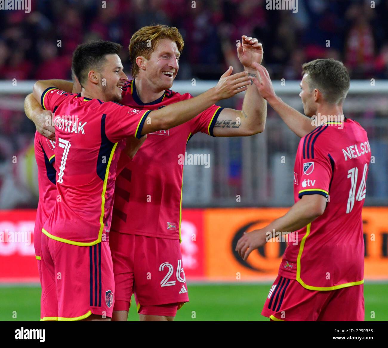 St. Louis, USA. 04. März 2023. STL City Players (von links) St. Louis City Forward Tomáš Ostrák (7), St. Louis City Verteidiger Tim Parker (26) und St. Louis City Verteidiger John Nelson (14) feiert, nachdem ein Charlotte-Spieler ein eigenes Tor geschossen hat. STLCity SC spielte im CITYPARK-Stadion in St. Louis, MO, USA, am Samstag, den 4. März 2023. (Foto: Tim Vizer/Sipa USA) Kredit: SIPA USA/Alamy Live News Stockfoto
