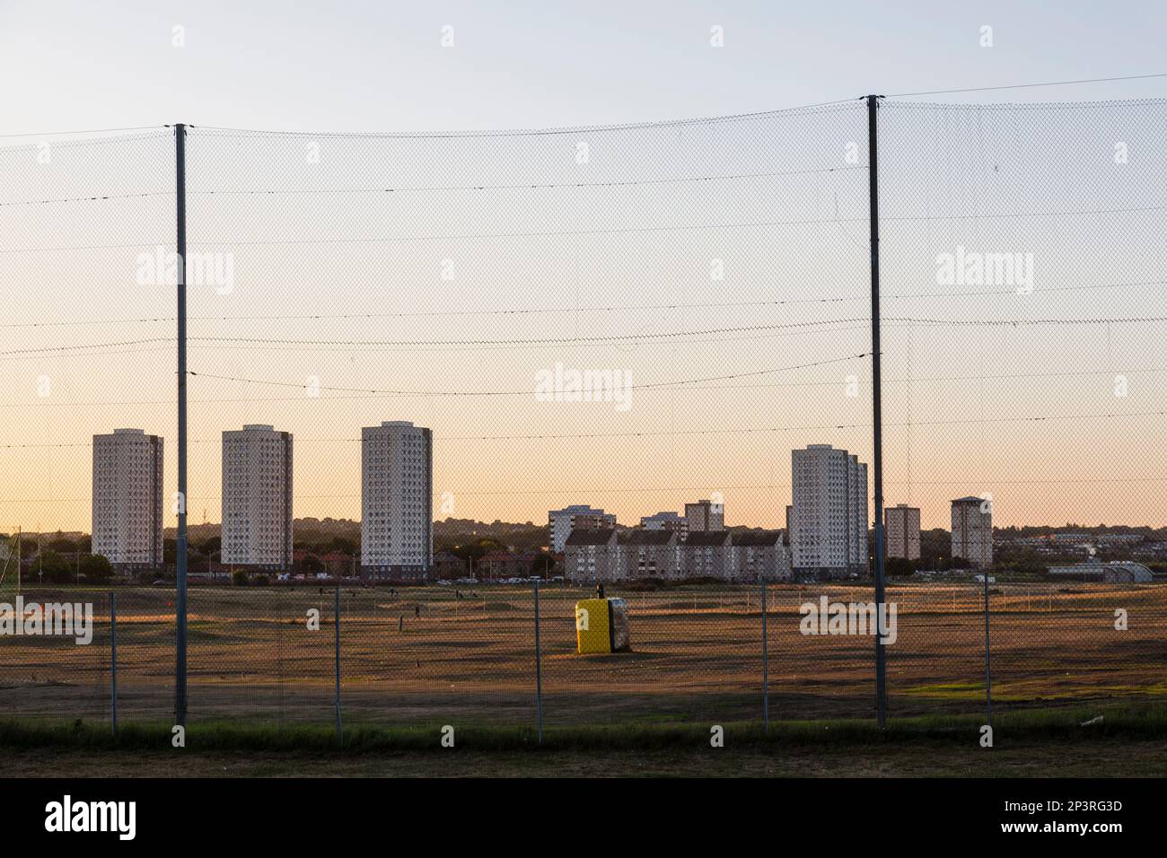 Blick auf die Driving Range des Kings Link Golf Centre in der Abenddämmerung, Aberdeen, Schottland, Großbritannien, Europa Stockfoto