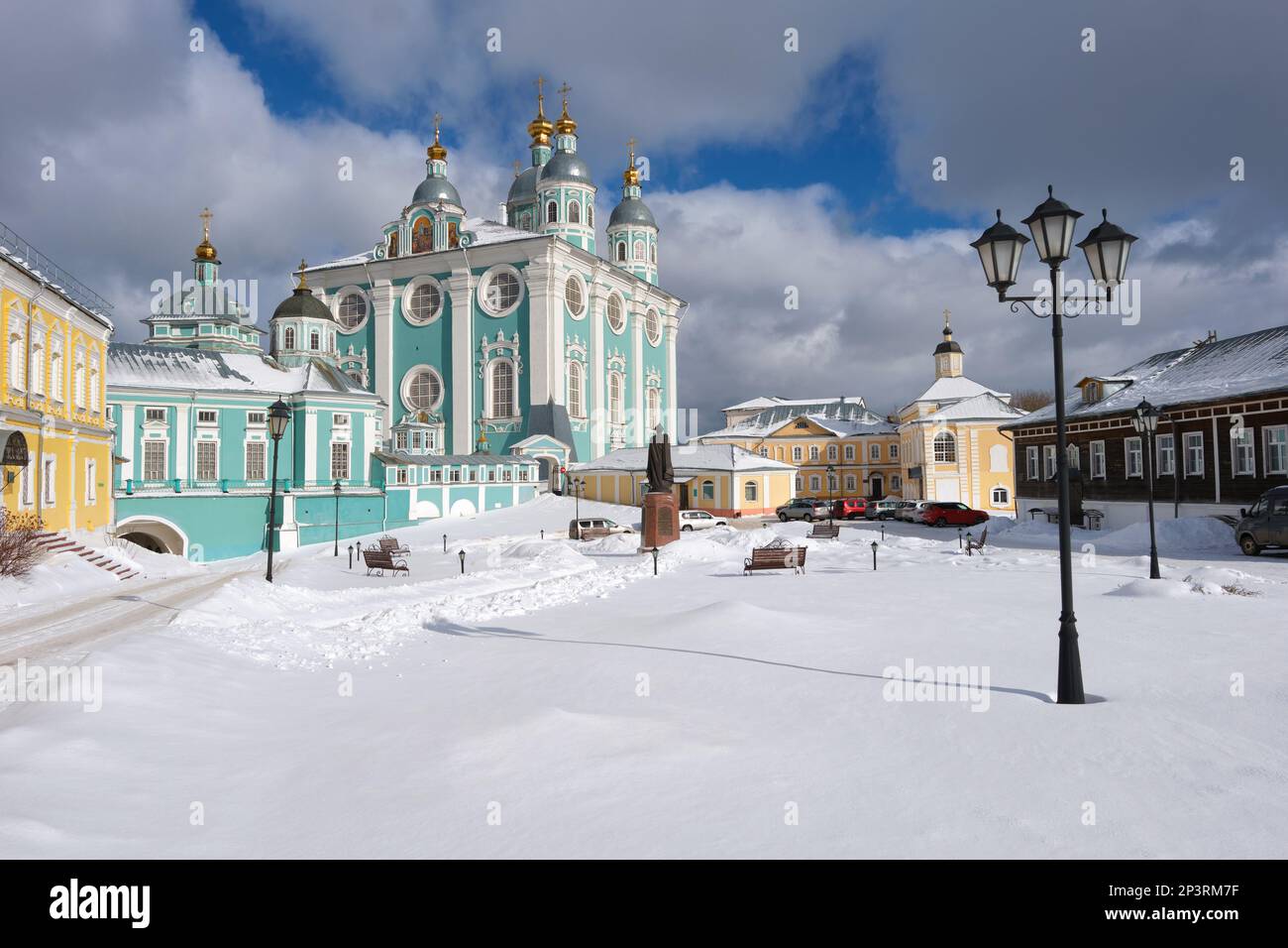 Alte alte Kathedrale der Himmelfahrt der Heiligen Jungfrau Maria, Smolensk, Russland. Stockfoto