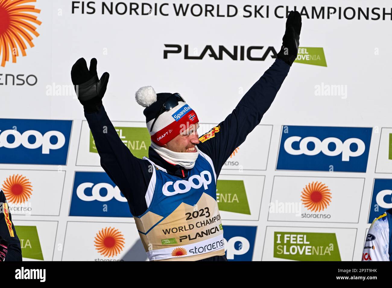 Planica, Slowenien. 05. März 2023. Paal Golberg aus Norwegen feiert nach dem Sieg des Men's Mass Start 50km Classic-Rennens bei den Nordic World Championships in Planica. Kredit: SOPA Images Limited/Alamy Live News Stockfoto