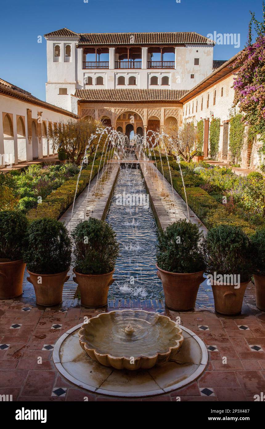 Patio De La Acequia (Hof der Bewässerung Graben). El Generalife. La Alhambra. Granada. Andalusien Stockfoto