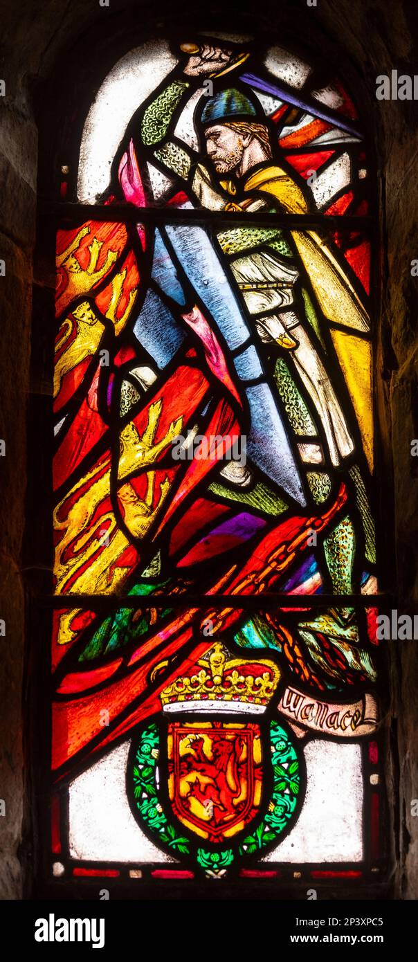EDINBURGH, SCHOTTLAND, EUROPA - Buntglasfenster von William Wallace in St. Margaret's Chapel, Edinburgh Castle. Stockfoto