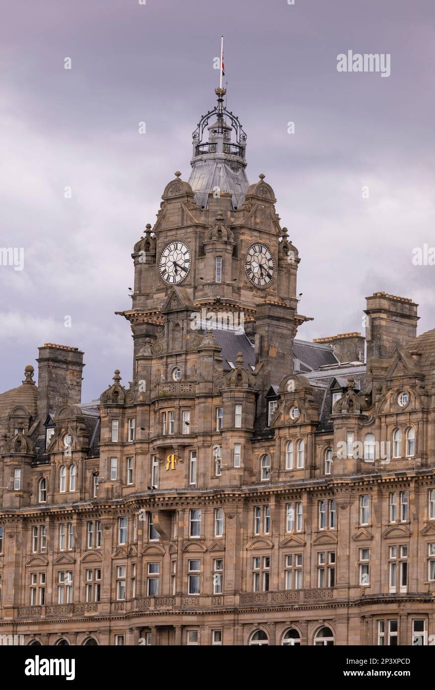 EDINBURGH, SCHOTTLAND, EUROPA - The Balmoral Hotel, in der Princes Street. Stockfoto