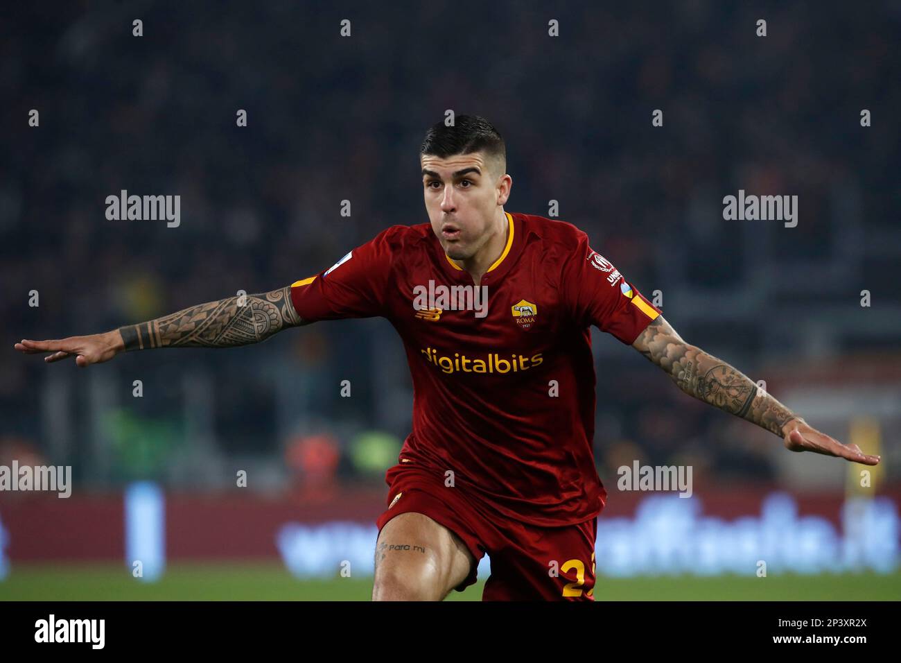 Rom, Italien. 05. März 2023. Gianluca Mancini von AS Roma feiert nach einem Tor während des Fußballspiels der Serie A zwischen Roma und Juventus im Olympiastadion in Rom, Rom, Italien, am 05. März 2023. Kredit: Riccardo De Luca - Update Images/Alamy Live News Stockfoto