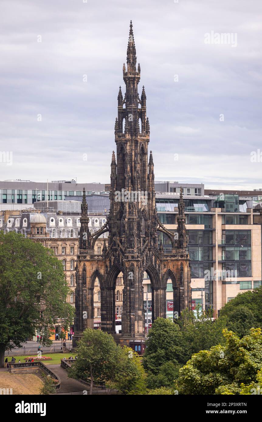 EDINBURGH, SCHOTTLAND, EUROPA - das Scott Monument, ein viktorianisches gotisches Denkmal für den schottischen Autor Sir Walter Scott. Stockfoto