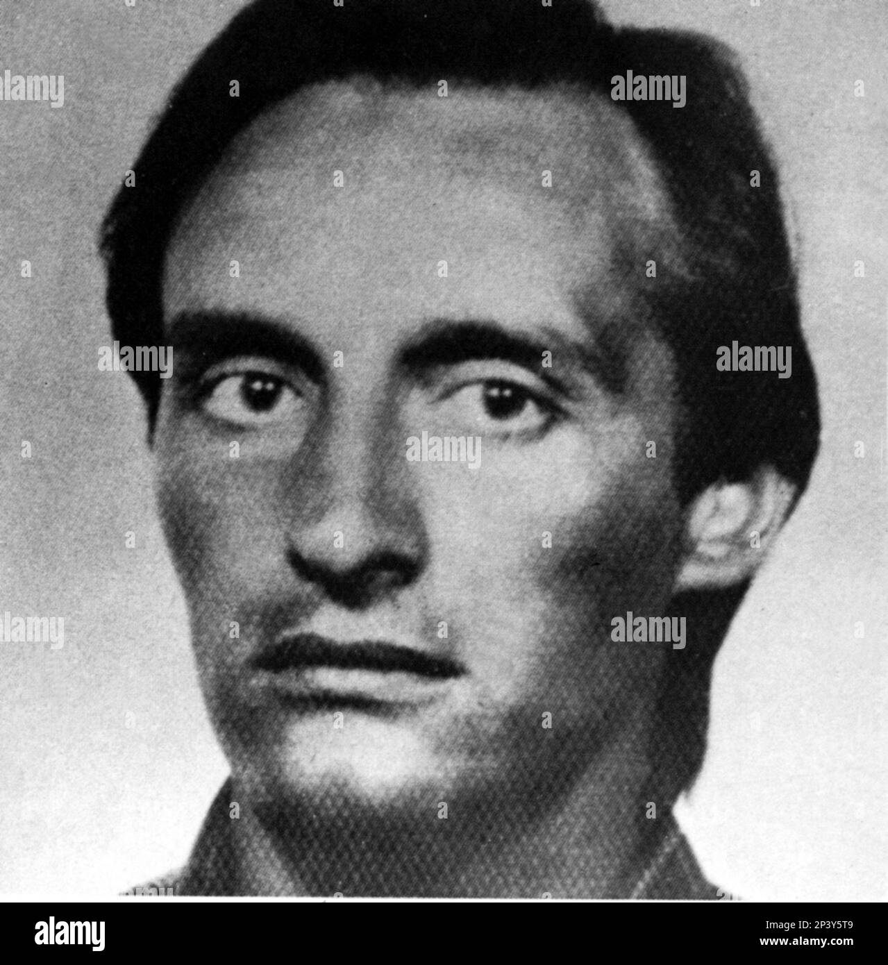 1978 , 1 . oktober , Mailand , Italien : der italienische Terrorist LAURO AZZOLINI ( im Alter von 35 Jahren ) , Inhaftiert von Carabinieri Generale Carlo Alberto Dalla Chiesa - BRIGATE ROSSE - BR - BRIGATISTA ROSSO - POLITICA - POLITIC - CRONACA NERA - Portrait - ritratto - crimine - criminalità - BRIGATISMO - foto segnaletica - RAPIMENTO ALDO MORO - ENTFÜHRUNG - CoTEROREVOTA - Via Montenorso - TERRORIST - TERRORISMO - ARCHIVIO GBB Stockfoto