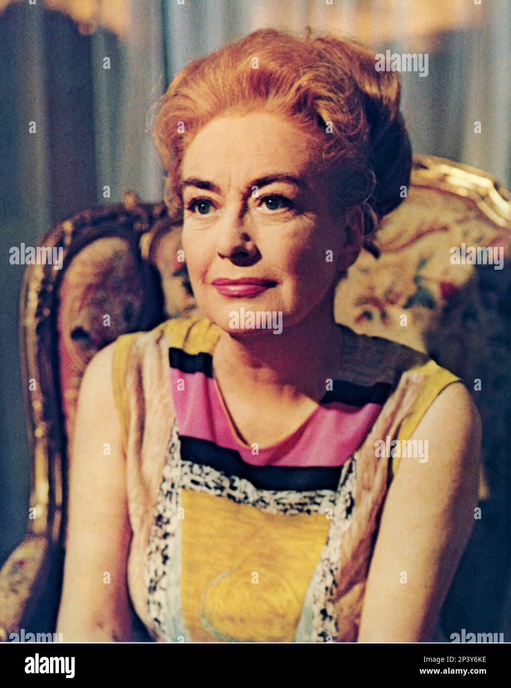 1969 , USA :die Schauspielerin JOAN CRAWFORD ( 1904 - 1977 ) in der FERNSEHFILMGALERIE Rod Serling 's Wachsfigurenkabinett ) von Boris Sagal und Barry Shear , Publizität - SCHRECKEN - TRILLER - FILM TELEVISIVO - TELEVISIONE - KINO - Porträt - Rituto - Schmuck - Juwelen - gioiello - gioielli - Spalle - Spalla - Schultern - VAMP - DIVA - DIVINA - rotratto - Rothaarige - Capelli rossi - Haare ---- Archivio GBB Stockfoto