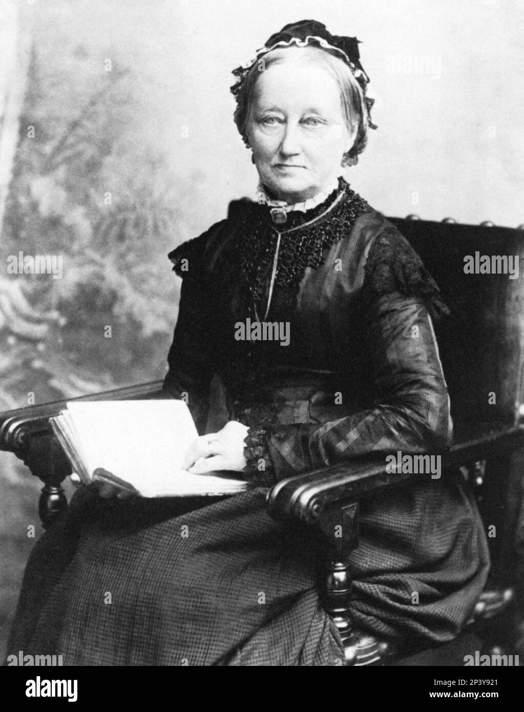 Ca. 1880 : SARAH Neal WELLS , Mutter der britischen Science-Fiction-Autorin H G WELLS ( Herbert George , Bromley 1866 - London 1946 ) - H. G. - LETTERATO - LETTERATURA - LIRERATURE - sci-Fiction - FANTASCIENZA - Fanta-scienza - Portrait - ritratto - madre - Mamma - Cuffia - hat - cappello - alte alte alte alte alte alte Frau - Donna Anziana vecchia - Lettore - Letura - Leser - Letura - Letura - Archivio GBB Stockfoto