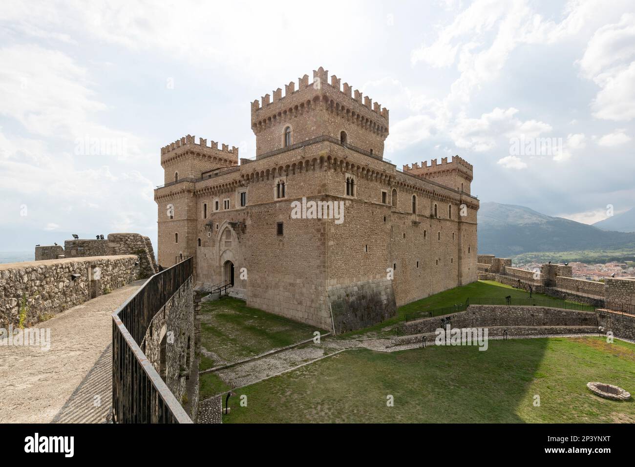 Das majestätische Schloss Ducale in Casoli Stockfoto