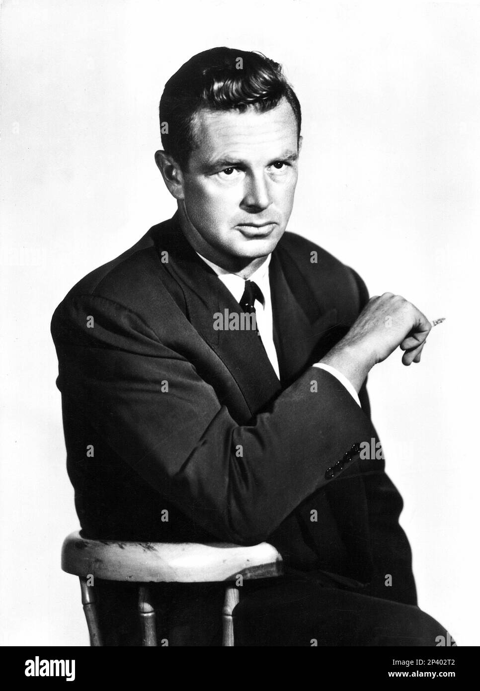 Ca. 1953 : Der amerikanische Filmschauspieler STERLING HAYDEN ( 1916 - 1986 ) - KINO - Porträt - Ritratto - Krawatte - Cravatta - Sigaretta - Zigarette - Raucher - Fumatore --- Archivio GBB Stockfoto