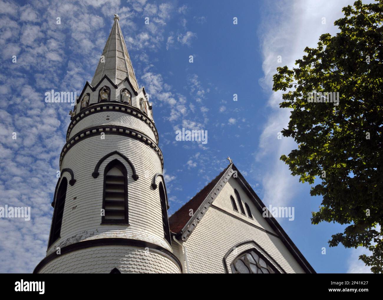 Fertiggestellt im Jahr 1902, das Wahrzeichen St. Die Mary's Church at Indian River, PEI, ist heute Veranstaltungsort des jährlich stattfindenden Spire Music Festivals. Stockfoto