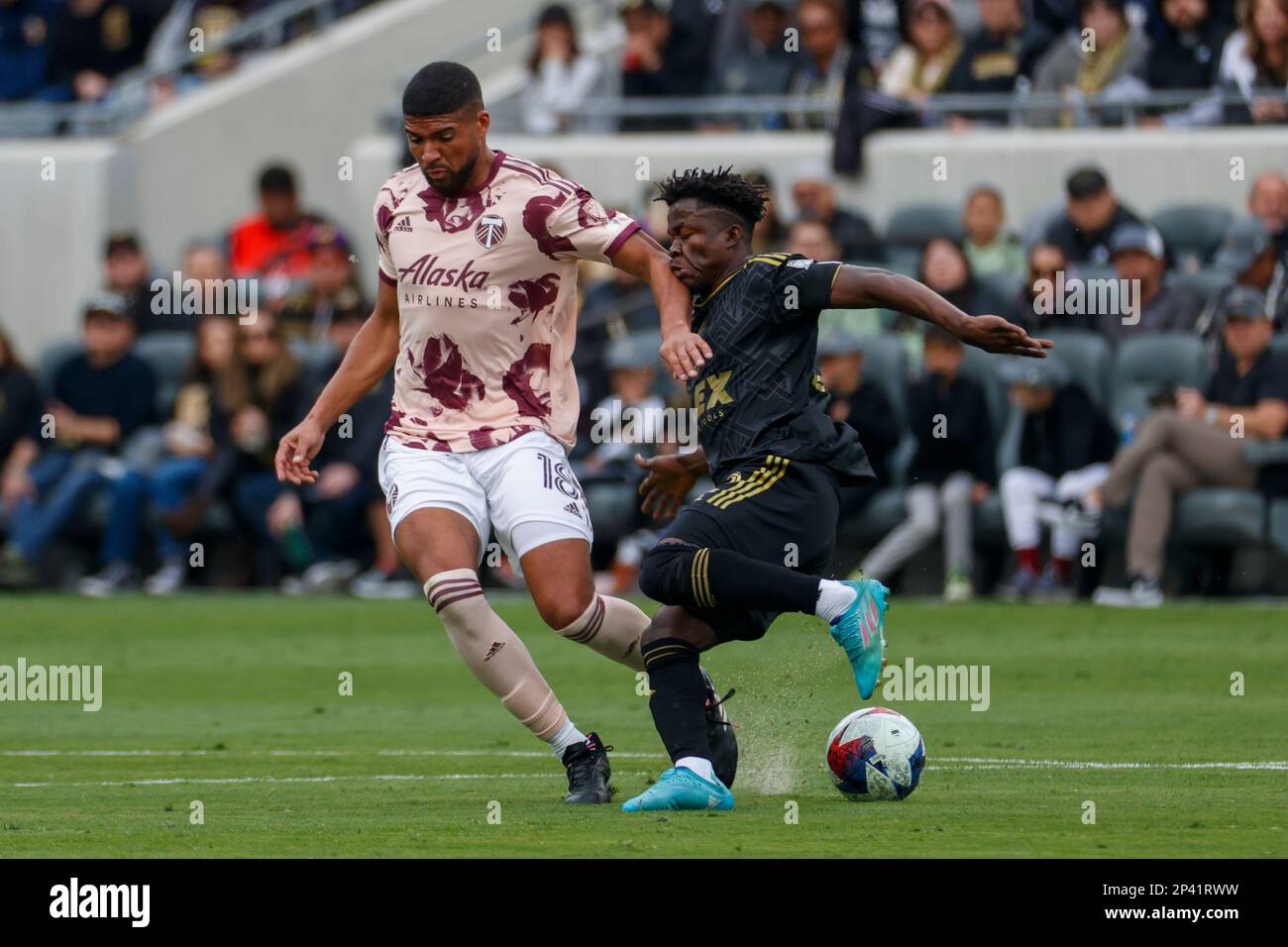 Los Angeles, Usa. 04. März 2023. Portland Timers Verteidiger Zac McGraw (L) und Los Angeles FC Forward Kwadwo Opoku (R) in Aktion während eines MLS-Fußballspiels in Los Angeles. (Foto: Ringo Chiu/SOPA Images/Sipa USA) Guthaben: SIPA USA/Alamy Live News Stockfoto