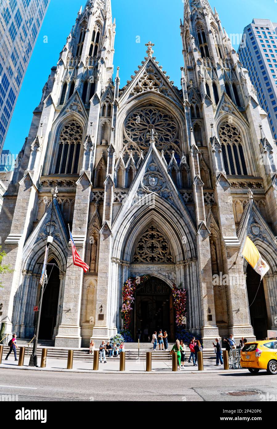 NEW YORK CITY - 11. September 2022: New York City ist die bevölkerungsreichste Stadt der Vereinigten Staaten und mit über 60 Millionen Besuchern pro Jahr Stockfoto