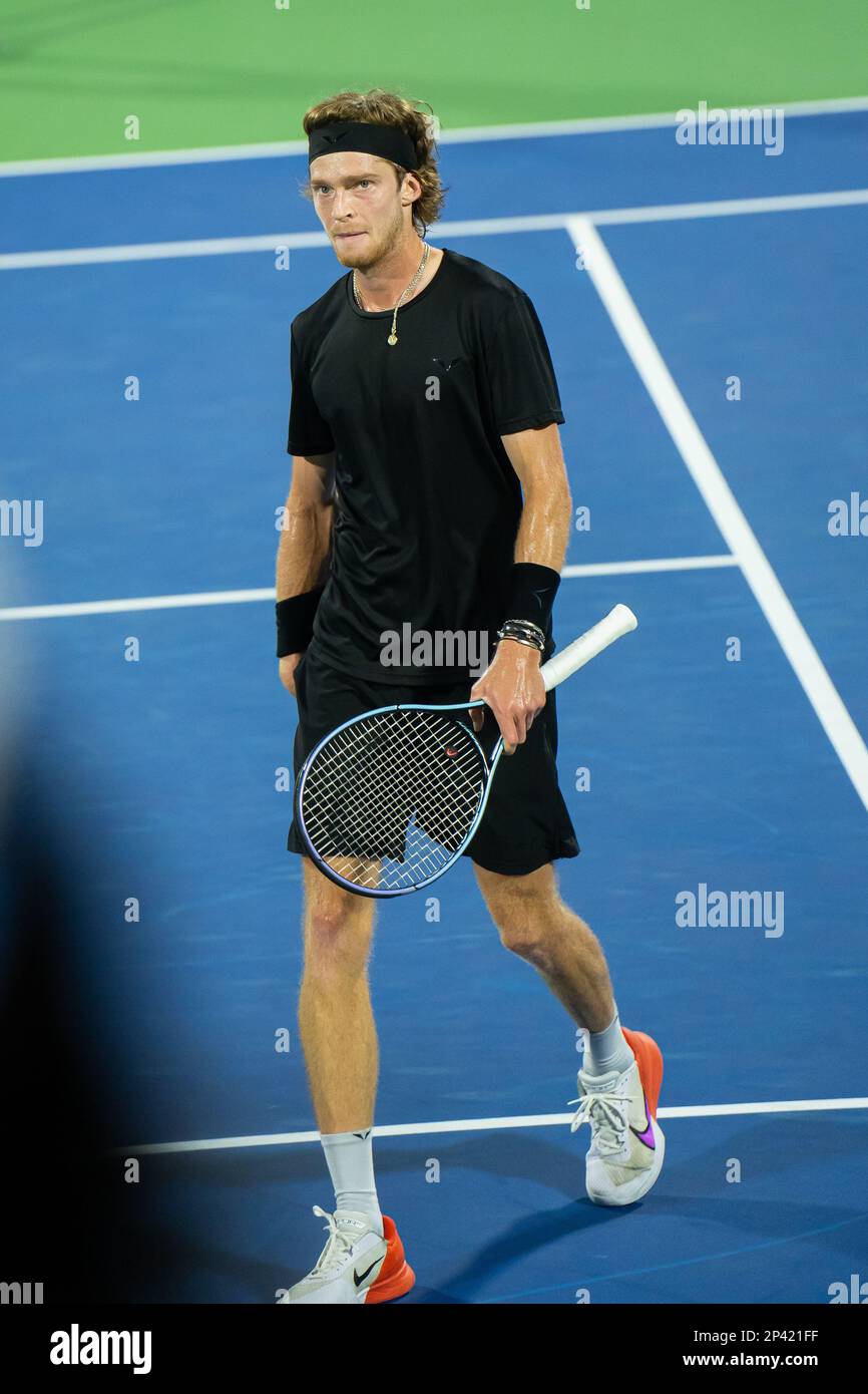 Andrey Rublev wurde während des Finals des Dubai Duty Free Tennis Turniers im Dubai Tennis Stadion gesehen