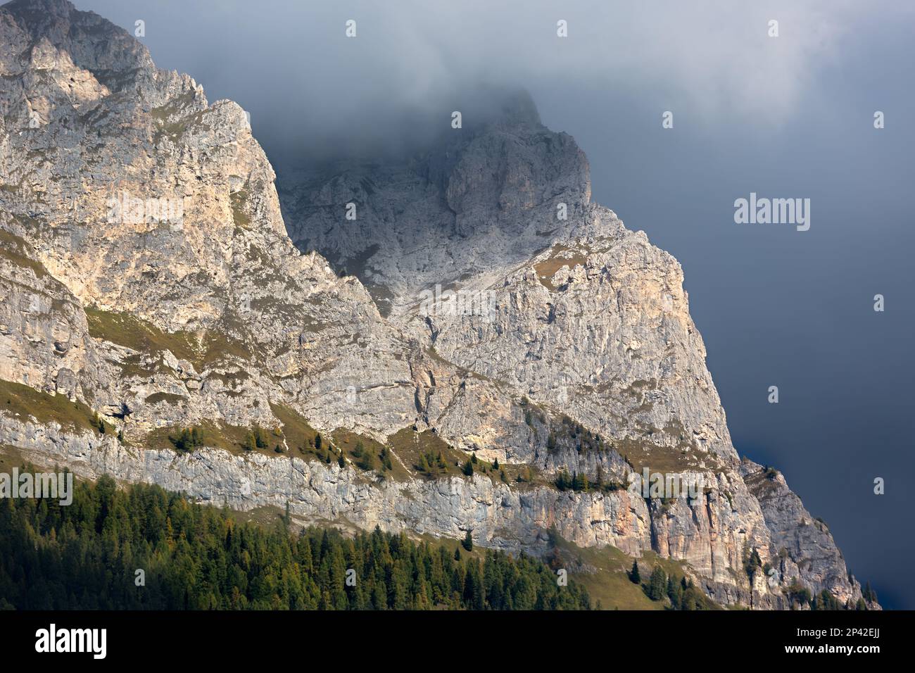 Felswand in den Dolomiten, Alpen, Italien Stockfoto