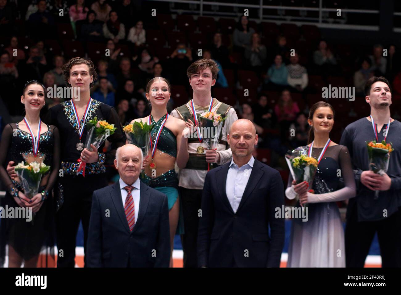 Sankt Petersburg, Russland. 05. März 2023. Elizaveta Shanaeva, Pavel Drozd (L); Vasilisa Kaganovskaya, Valery Angelopol (C); Sofya Tyutyunina, Andrey Bagin (R) nimmt an der Preisverleihung der Disziplin Eiskunstlauf „Dancing on Ice“ im Finale des Großen Preises von Russland in Figure Skating 2023 Teil, die in St. Petersburg, im Sportkomplex "Jubilee". (Foto: Maksim Konstantinov/SOPA Images/Sipa USA) Guthaben: SIPA USA/Alamy Live News Stockfoto