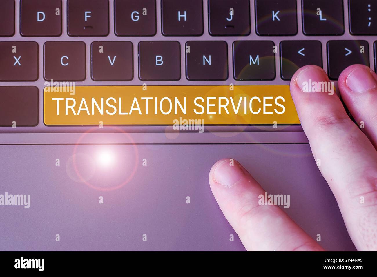 Texttitel, der Übersetzungsservices präsentiert. Internet-Konzeptorganisation, die Menschen die Möglichkeit gibt, Sprache zu übersetzen Stockfoto