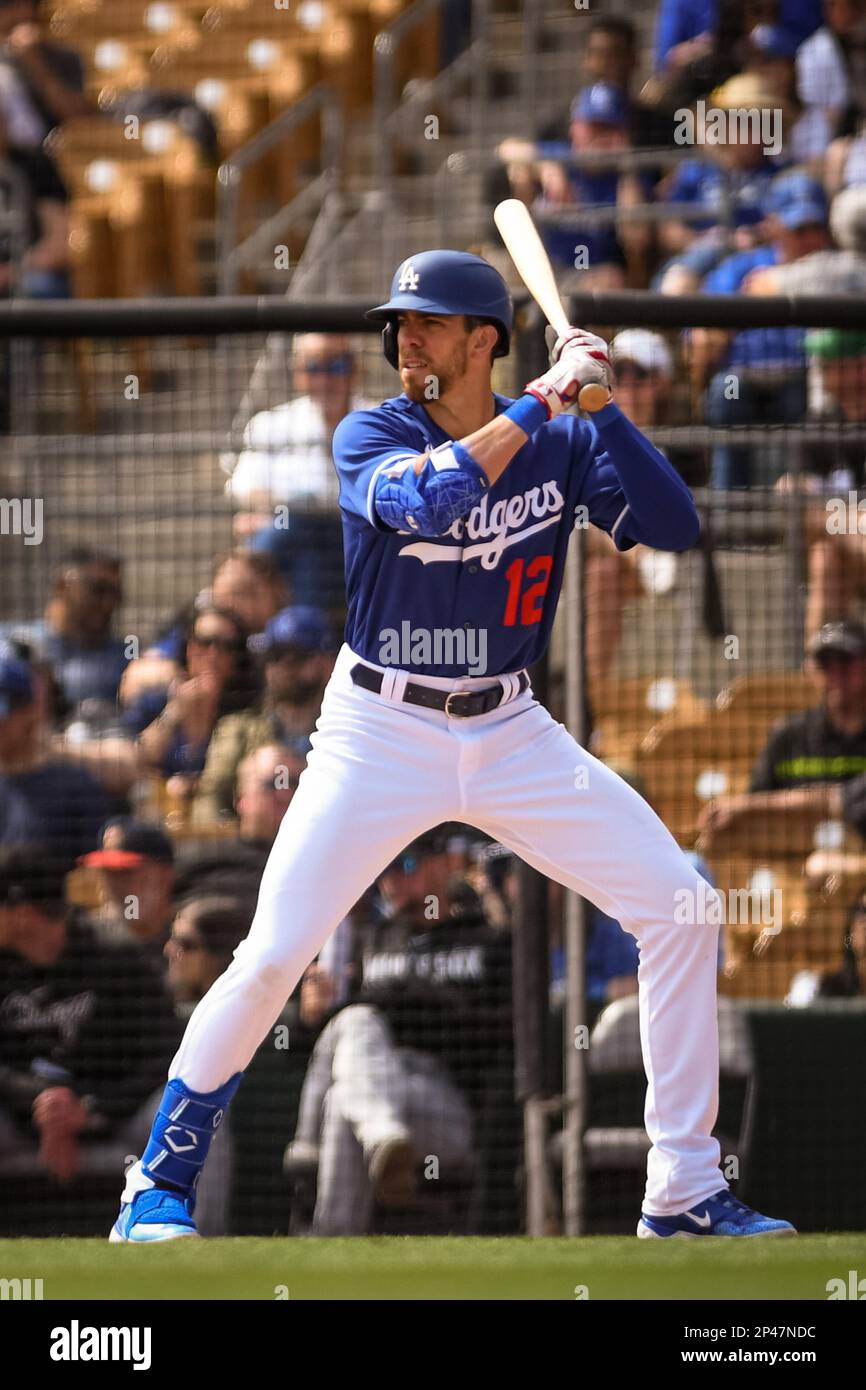 Los Angeles Dodgers Right Fielder Bradley Zimmer (12) steht im zweiten Inning eines MLB Spring Training Baseballspiels gegen die Chicago White Sox auf der Camelback Ranch of Phoenix am Sonntag, 5. März 2023, in Phoenix, AZ Die Dodgers besiegten die White Sox mit 8:4. (Thomas Fernandez /Image of Sport) Stockfoto