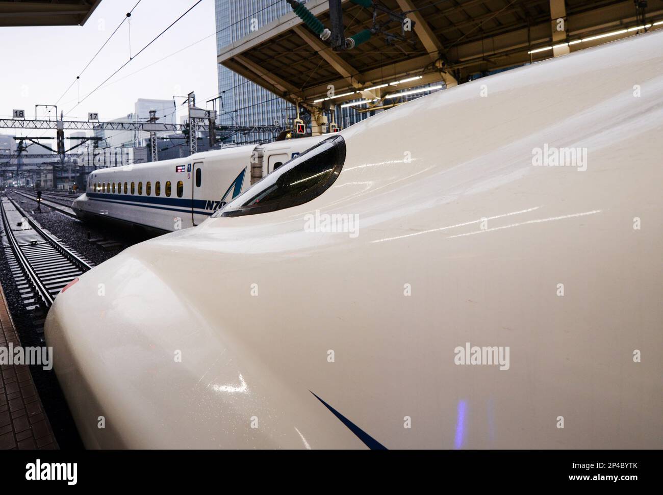 Shinkansen Bullet-Zug am Bahnhof Shin-Yokohama, Japan. Stockfoto