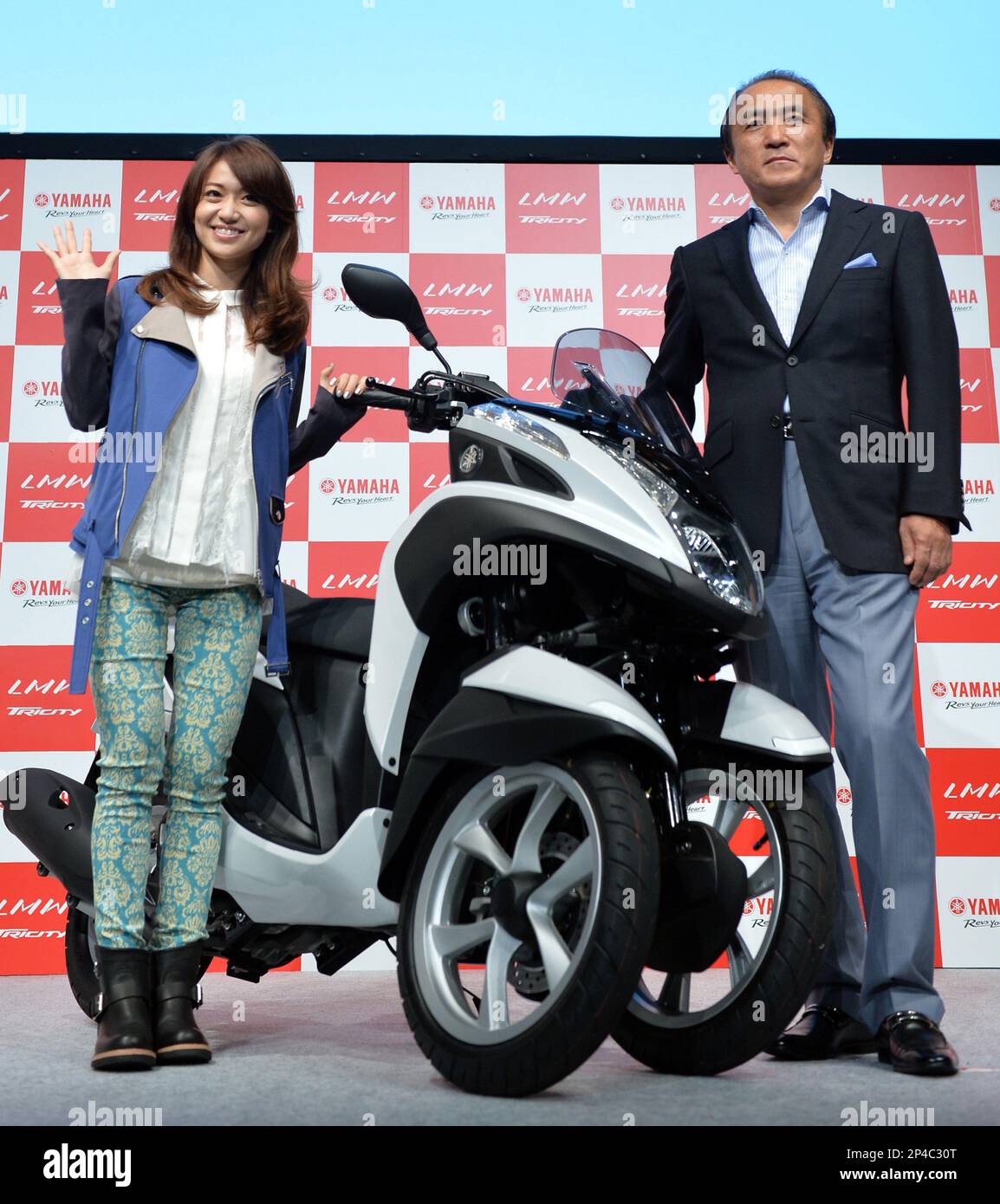 Yuko Oshima (L), a former member of AKB48, and Hiroyuki Yanagi