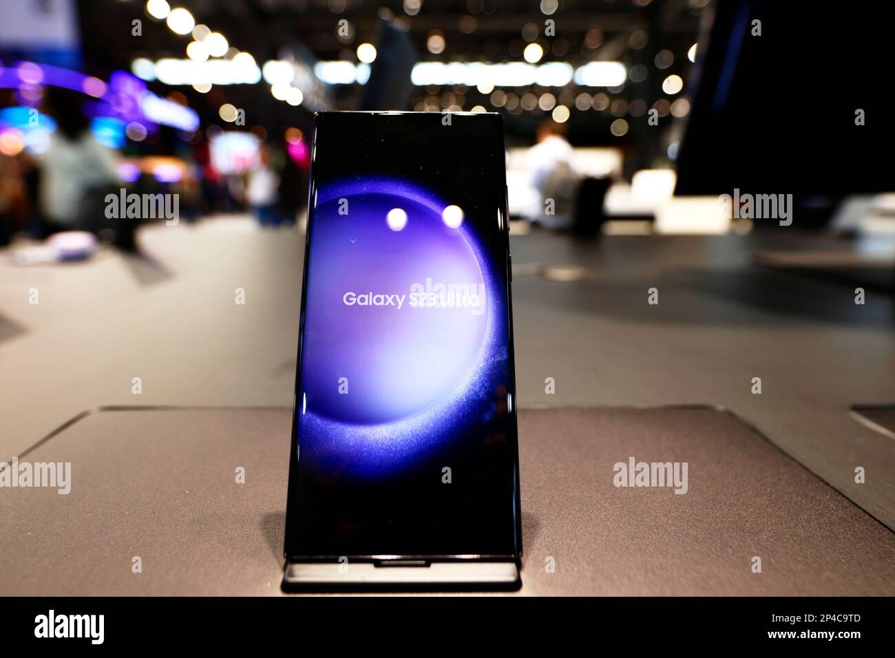 Barcelona, Katalonien, Spanien. 1. März 2023. Das Galaxy S23 Ultra, das neueste Smartphone von Samsung, wird auf dem Mobile World Congress 2023 ausgestellt. (Kreditbild: © Brisa Palomar/Pacific Press via ZUMA Press Wire) NUR REDAKTIONELLE VERWENDUNG! Nicht für den kommerziellen GEBRAUCH! Stockfoto