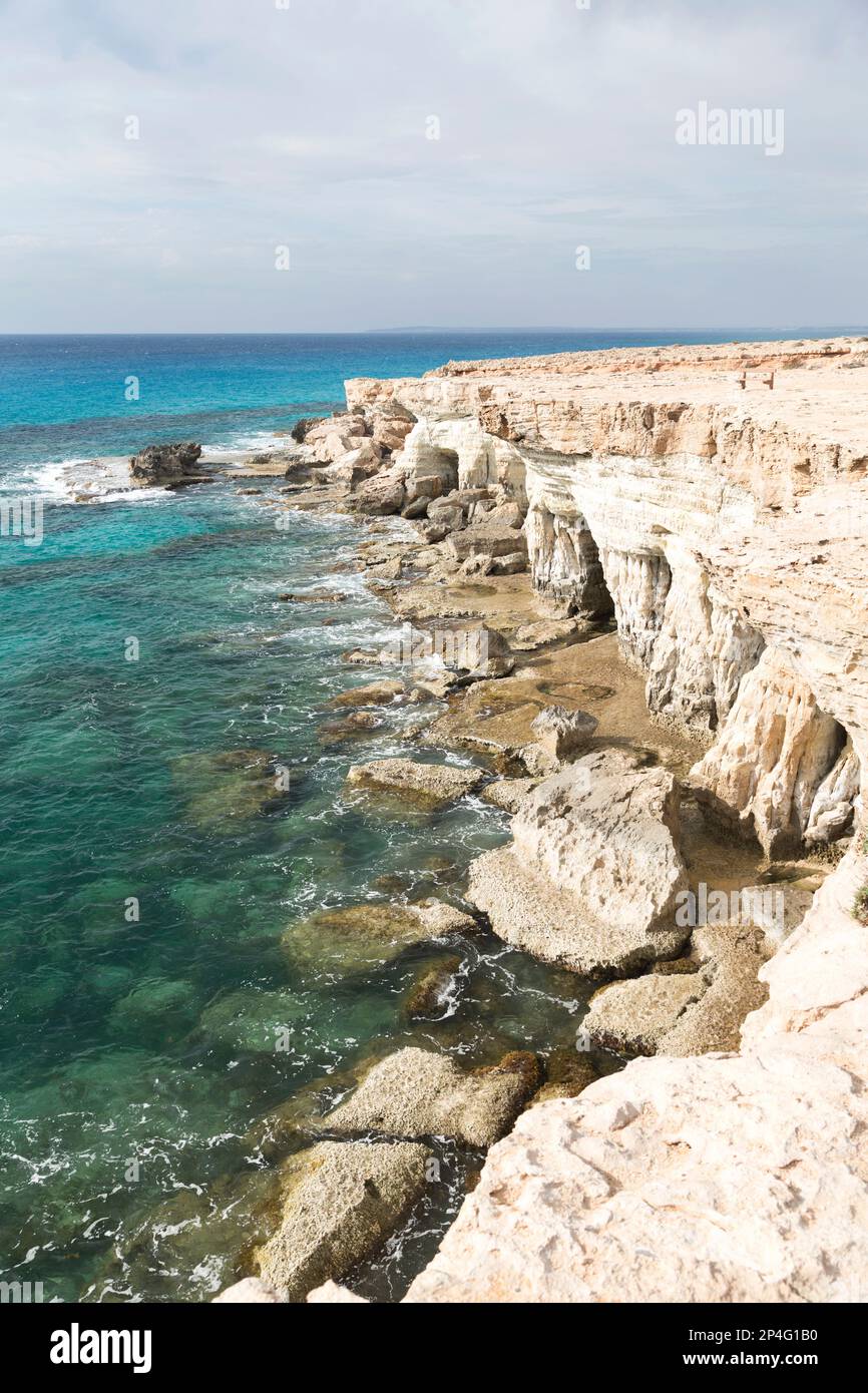 Zypern, Meereshöhlen in der Nähe von Agia Napa. Stockfoto