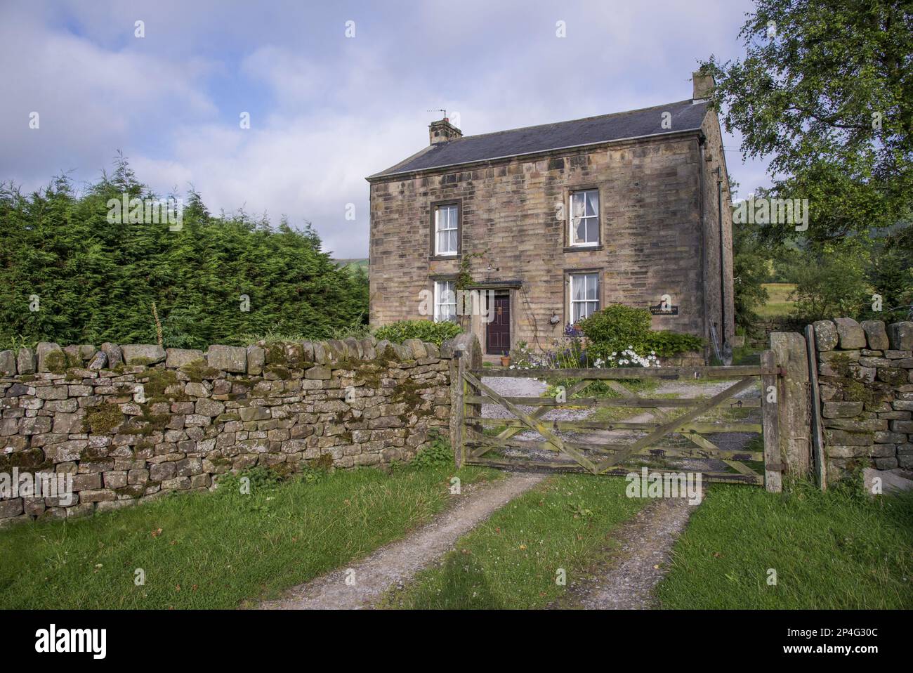 Dystonwand, Tor und Bauernhaus, Dinkling Green Farmhouse, Whitewell, Lancashire, England, Vereinigtes Königreich Stockfoto