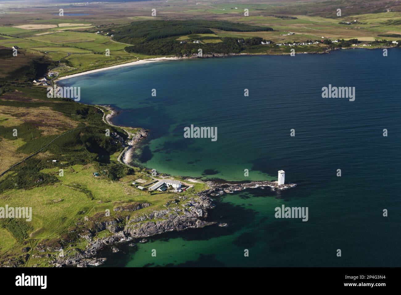 Luftaufnahme von Küste und Leuchtturm, Leuchtturm Carraig Fhada, Port Ellen, Isle of Islay, innere Hebriden, Schottland, Vereinigtes Königreich Stockfoto