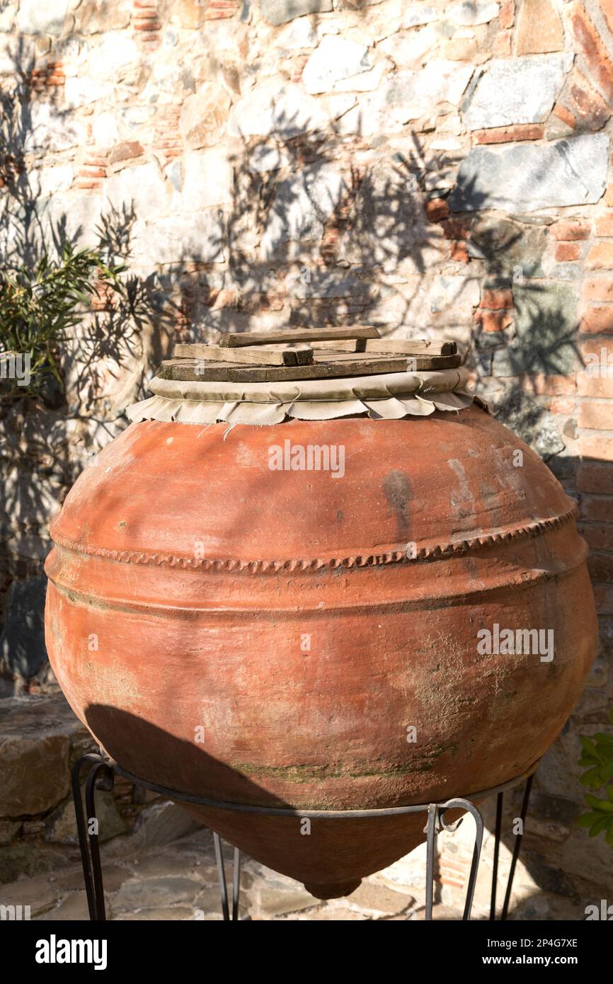 Zypern, traditionelle Terrakotta-Weintöpfe. Stockfoto