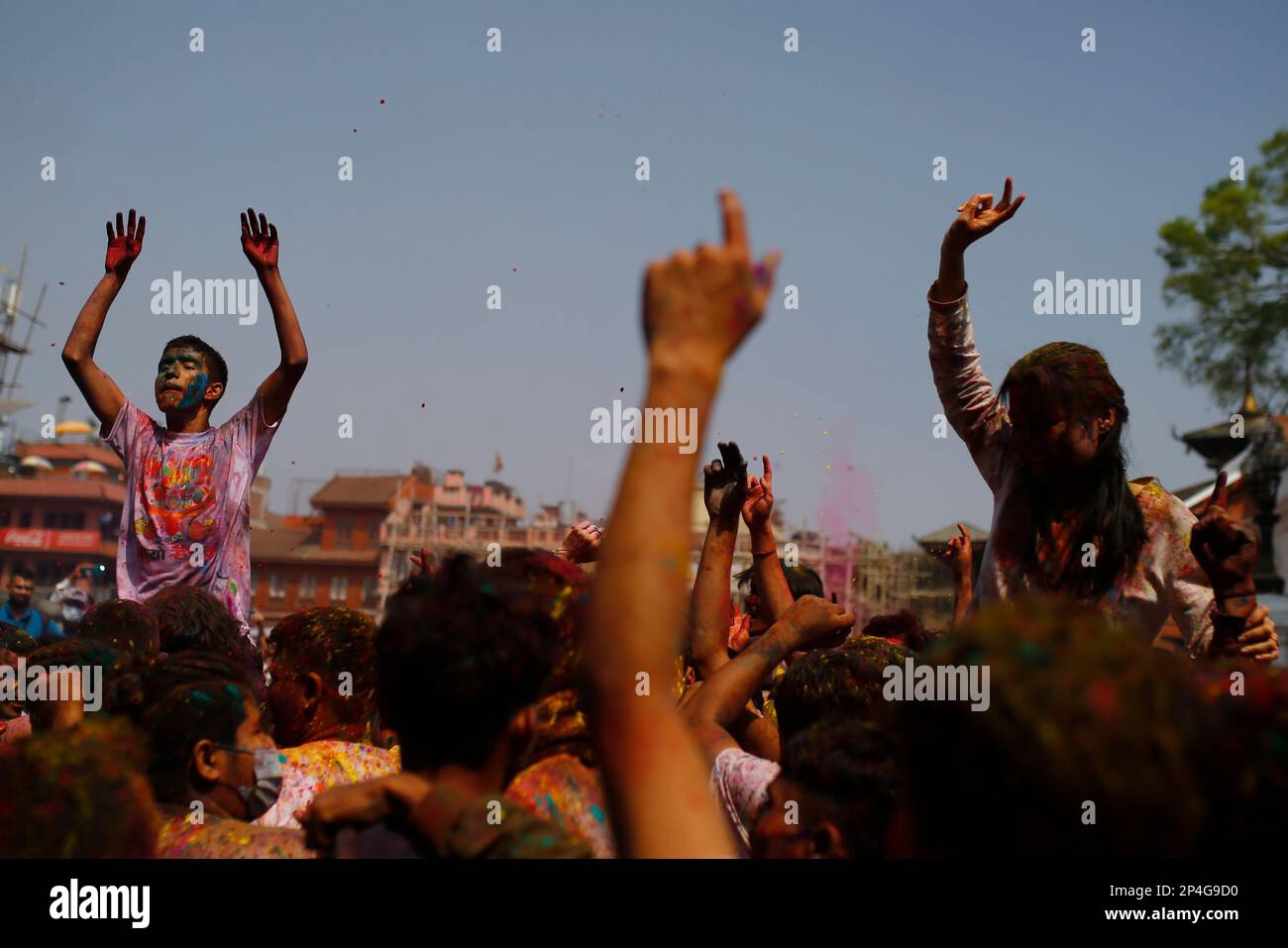 Kathmandu, Nepal. 6. März 2023. Feierliche Feiern feiern Fagu Purnima, bekannt als Holi, das Festival der Farben in Kathmandu, Nepal, am Montag, den 6. März 2023. (Kreditbild: © Skanda Gautam/ZUMA Press Wire) NUR REDAKTIONELLE VERWENDUNG! Nicht für den kommerziellen GEBRAUCH! Kredit: ZUMA Press, Inc./Alamy Live News Stockfoto