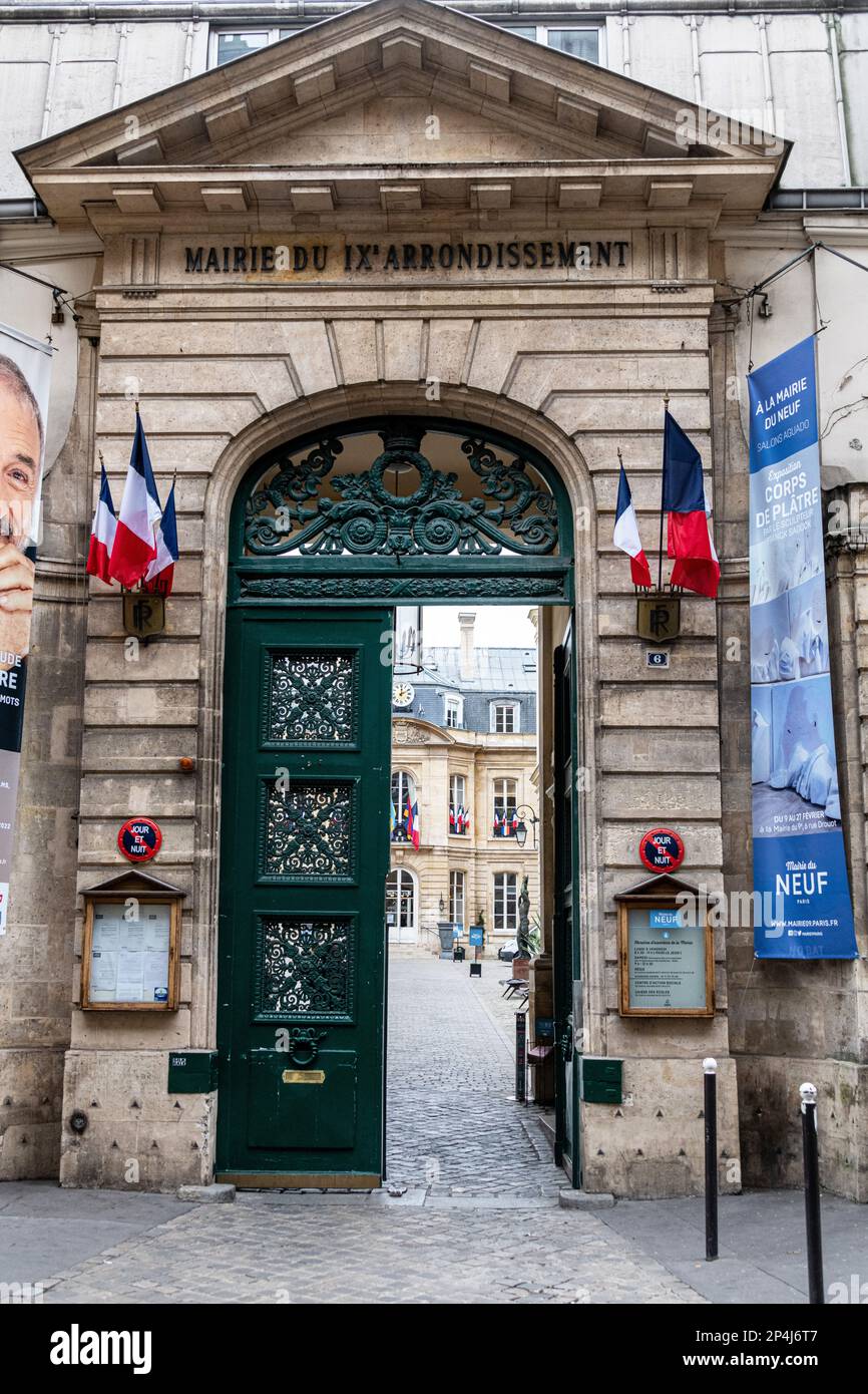 Der Eingang zum Rathaus des 9. Arrondissement in der Rue Drouot Paris. Stockfoto
