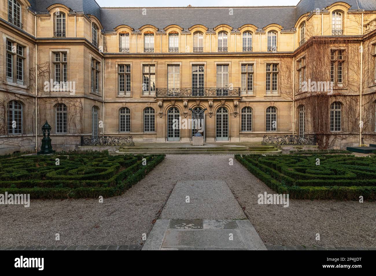 Der Garten Innenhof im Carnavalet Museum in Paris, Frankreich. Stockfoto