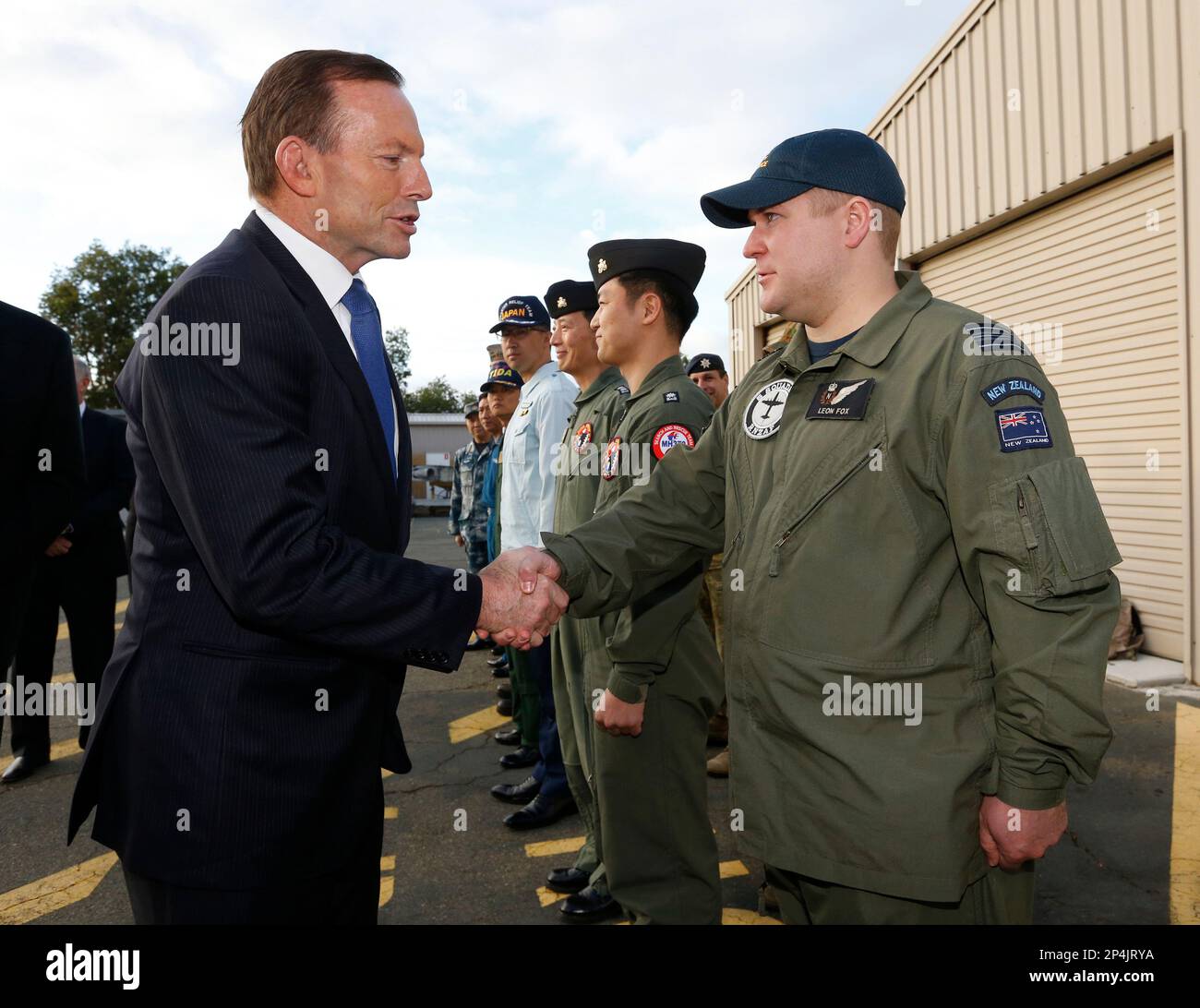 australian-prime-minister-tony-abbott-left-meets-with-royal-new