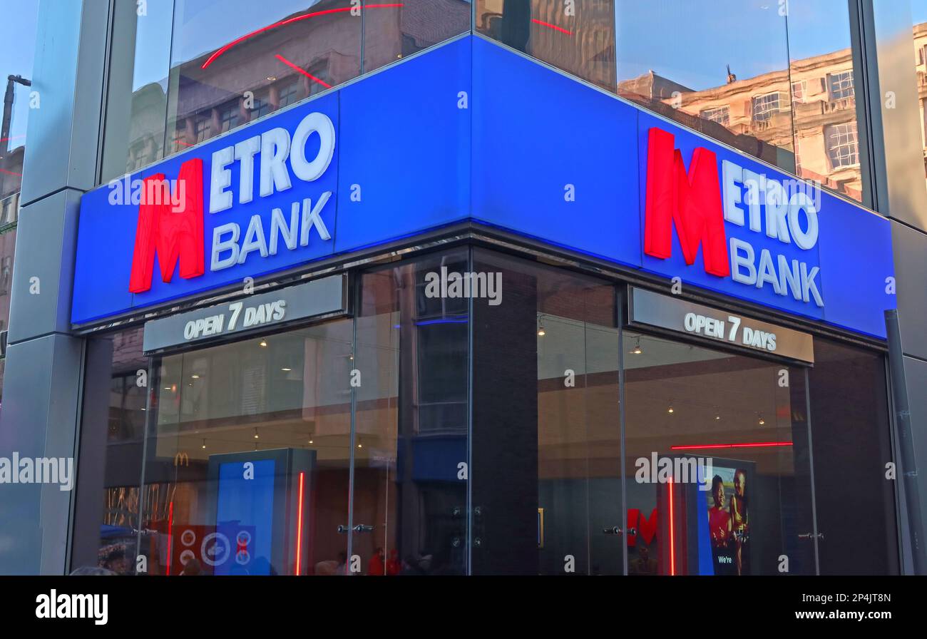 Metro Bank Filiale Liverpool, 7 Days, 15 Paradise Street, Merseyside, England, UK, L1 3EU Stockfoto