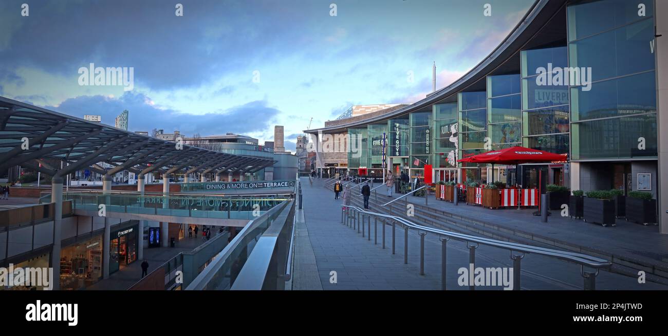 Dachterrasse mit Panoramablick, Abendessen im obersten Stockwerk in Liverpool One, Restaurants, Odeon-Kino, Zizzi, TGI Fridays, Fünf Leute, Paradise Street, L1 8JQ Stockfoto