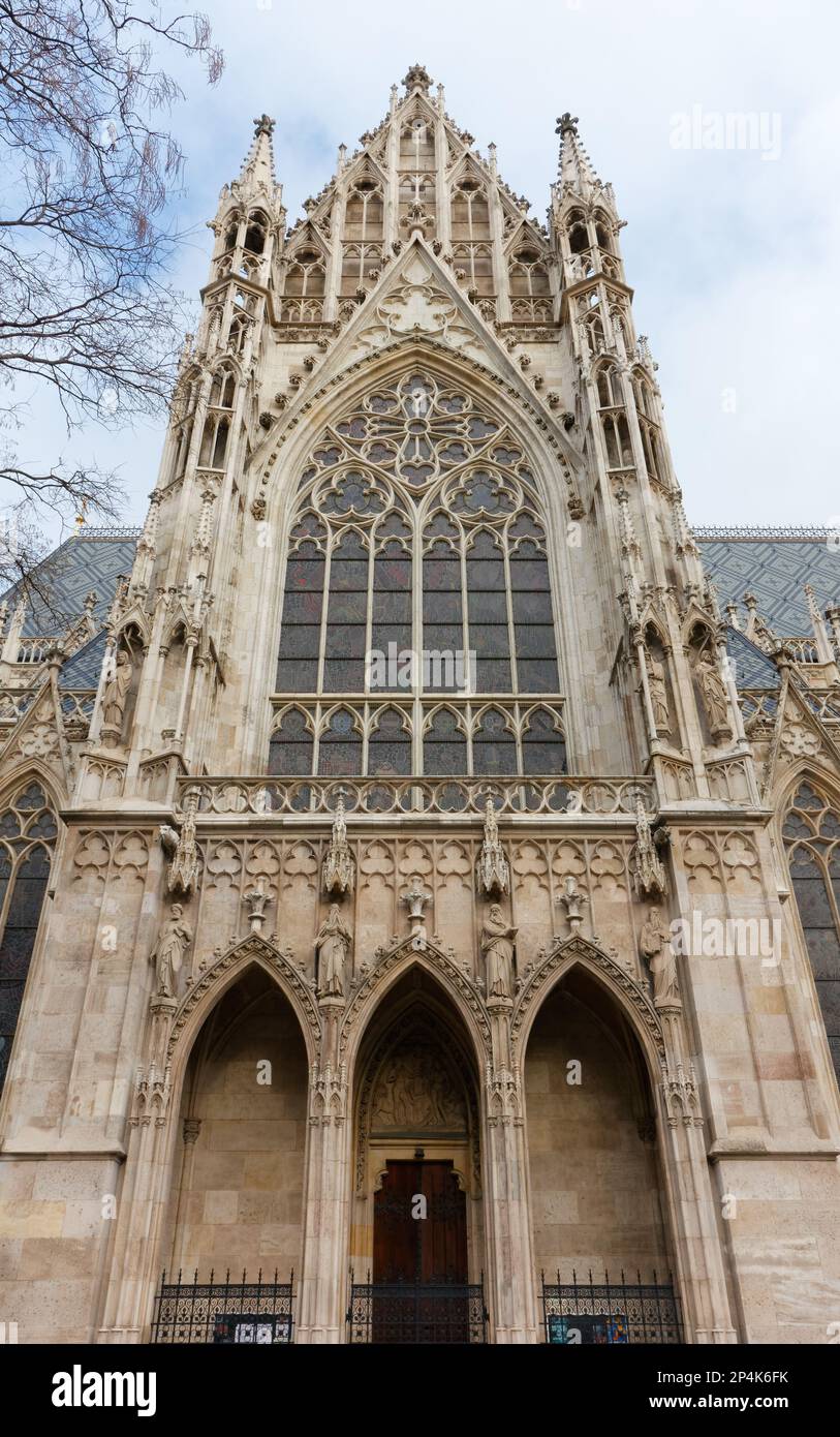 Außenansicht der neogotischen Votivkirche in Wien, Österreich Stockfoto