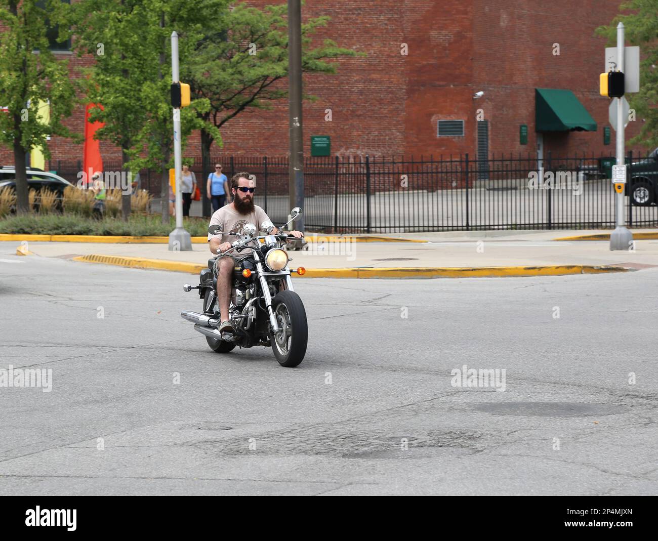 INDIANAPOLIS, IM SEPTEMBER 02: Unidentifizierter Biker mit Long Beard Motorradtour auf der Mass Ave. September 02,2014 in Indianapolis, IN Stockfoto