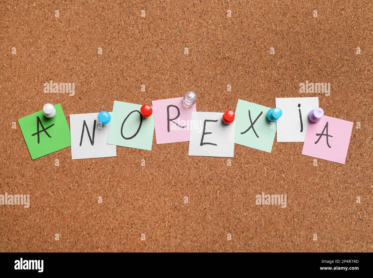 Wortanorexie von farbigen Notenpapieren, die an Korkbretter befestigt sind Stockfoto