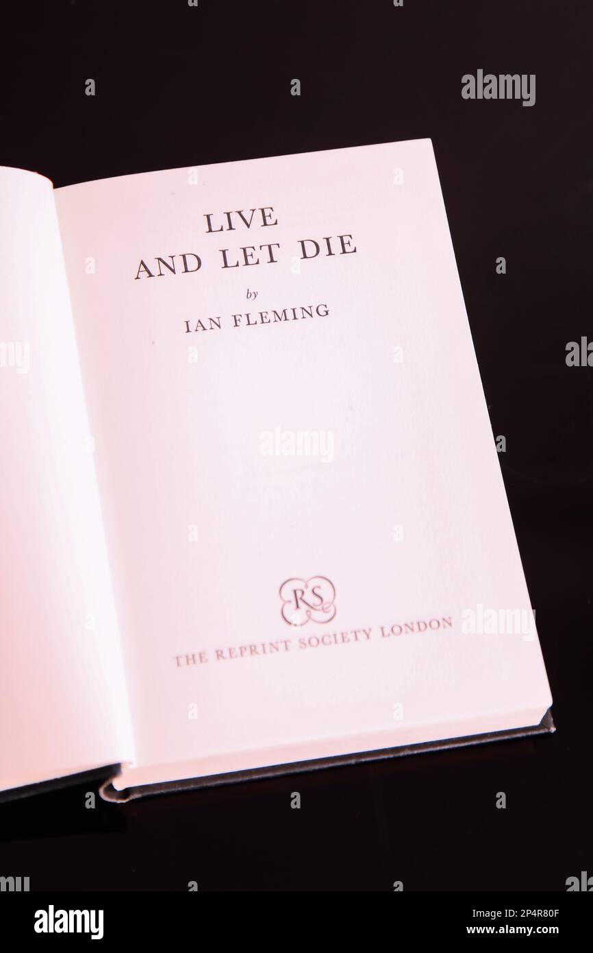 James Bond altes Hardback-Buch "Live and Let die" von Ian Fleming Stockfoto