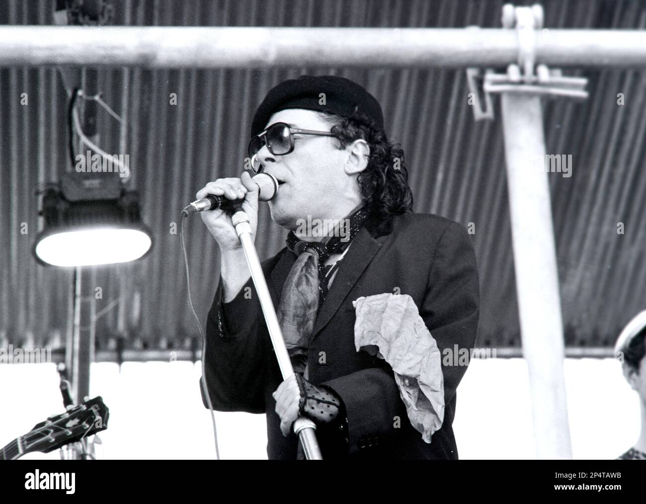 Ian Robins Dury tritt auf Parkpop l in the Haque - Holland 1984 auf. Vvbvanbree Fotografie Stockfoto