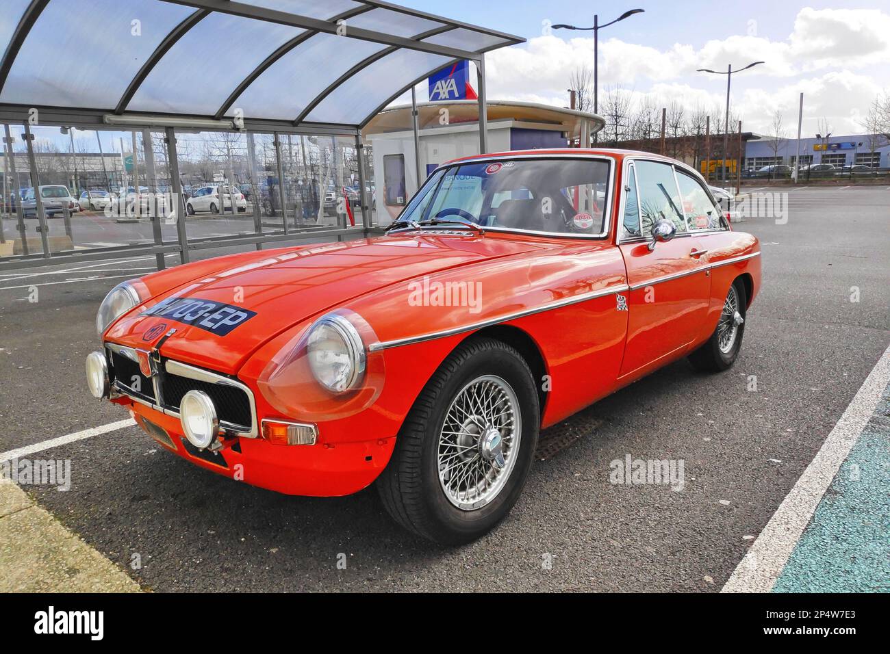 Saint-Maximin, Frankreich - März 10 2019: Der MGB ist ein zweitüriger Sportwagen, der von der British Motor Corporation (BMC), später der Au, hergestellt und vermarktet wird Stockfoto