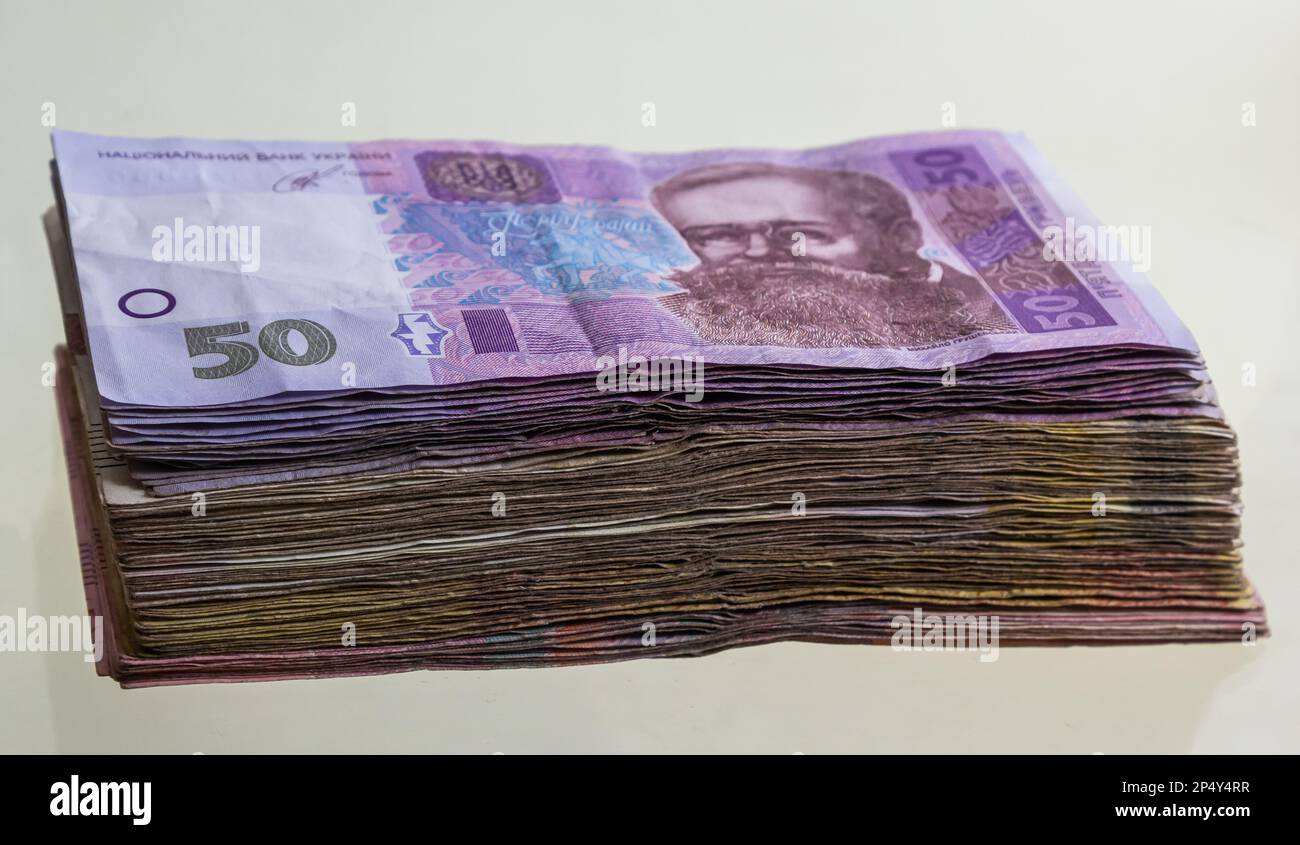 Bündel ukrainischer Hrywna-Banknoten. Ukrainische Hrywna-Banknoten, große Mengen in Packs. Stockfoto